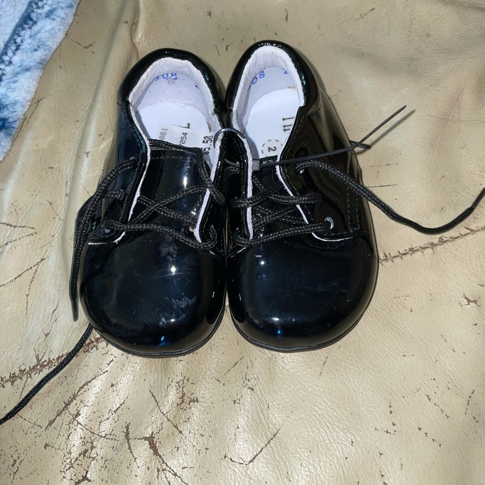 Tip Top infant size 2 boys black dress shoes! NWT!